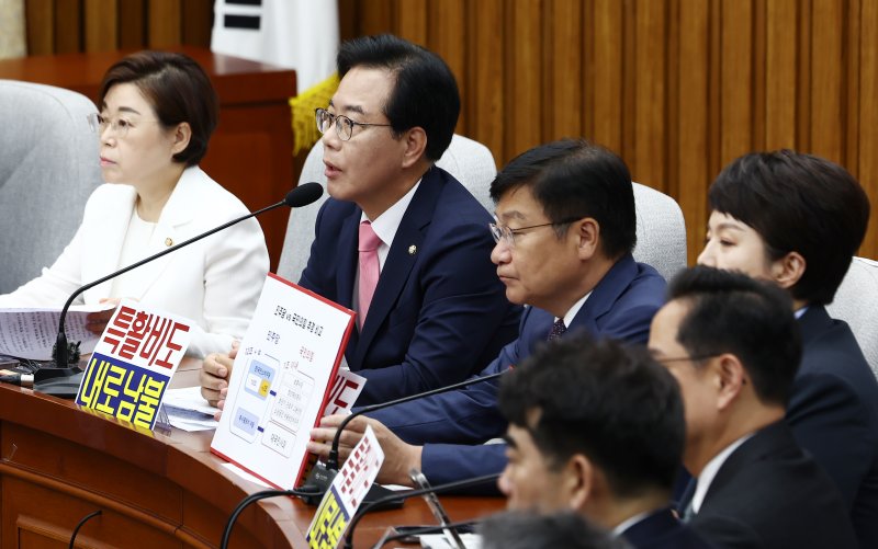 송언석 토토 바카라의힘 비상대책위원장 겸 원내대표가 4일 오전 서울 여의도 국회에서 열린 원내대책회의에서 모두 발언을 하고 있다. 2025.7.4/뉴스1 ⓒ News1 김민지 기자