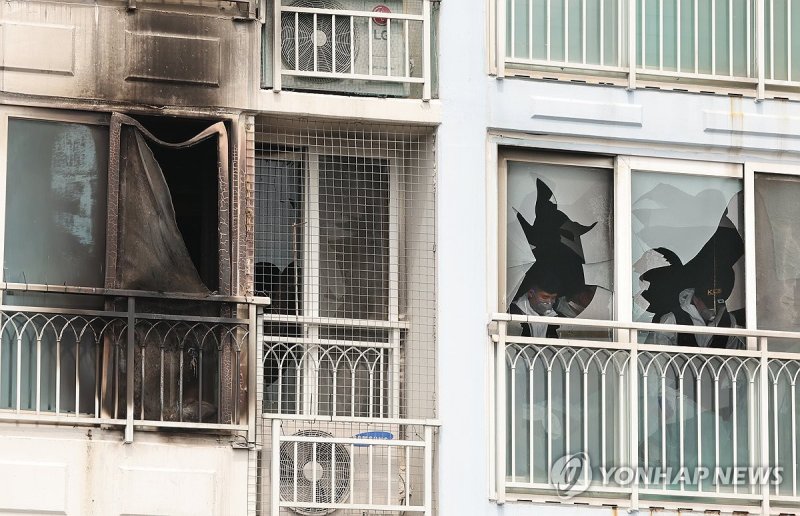 부산 기장군 아파트 화재 현장 합동 감식. 연합