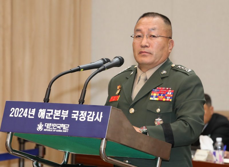 김계환 바카라 베팅대사령관이 18일 충남 계룡대에서 열린 국회 국방위원회의 해군본부에 대한 국정감사에서 질의를 듣고 있다. 2024.10.18/바카라 베팅1 ⓒ News1 김기태 기자