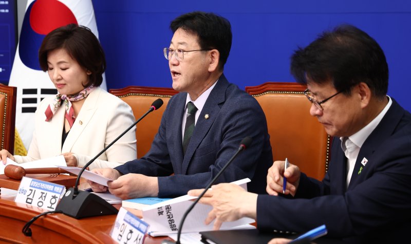 바카라사이트 검증 더불어민주당 중앙선거관리위원장이 4일 오전 서울 여의도 국회에서 열린 '제1차 중앙당선거관리위원회의'에서 모두 발언을 하고 있다. 2025.7.4/바카라사이트 검증1 ⓒ News1 김민지 기자