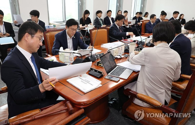 추가 경정 조정소위 주재하는 한병도 위원장 (출처=연합뉴스)