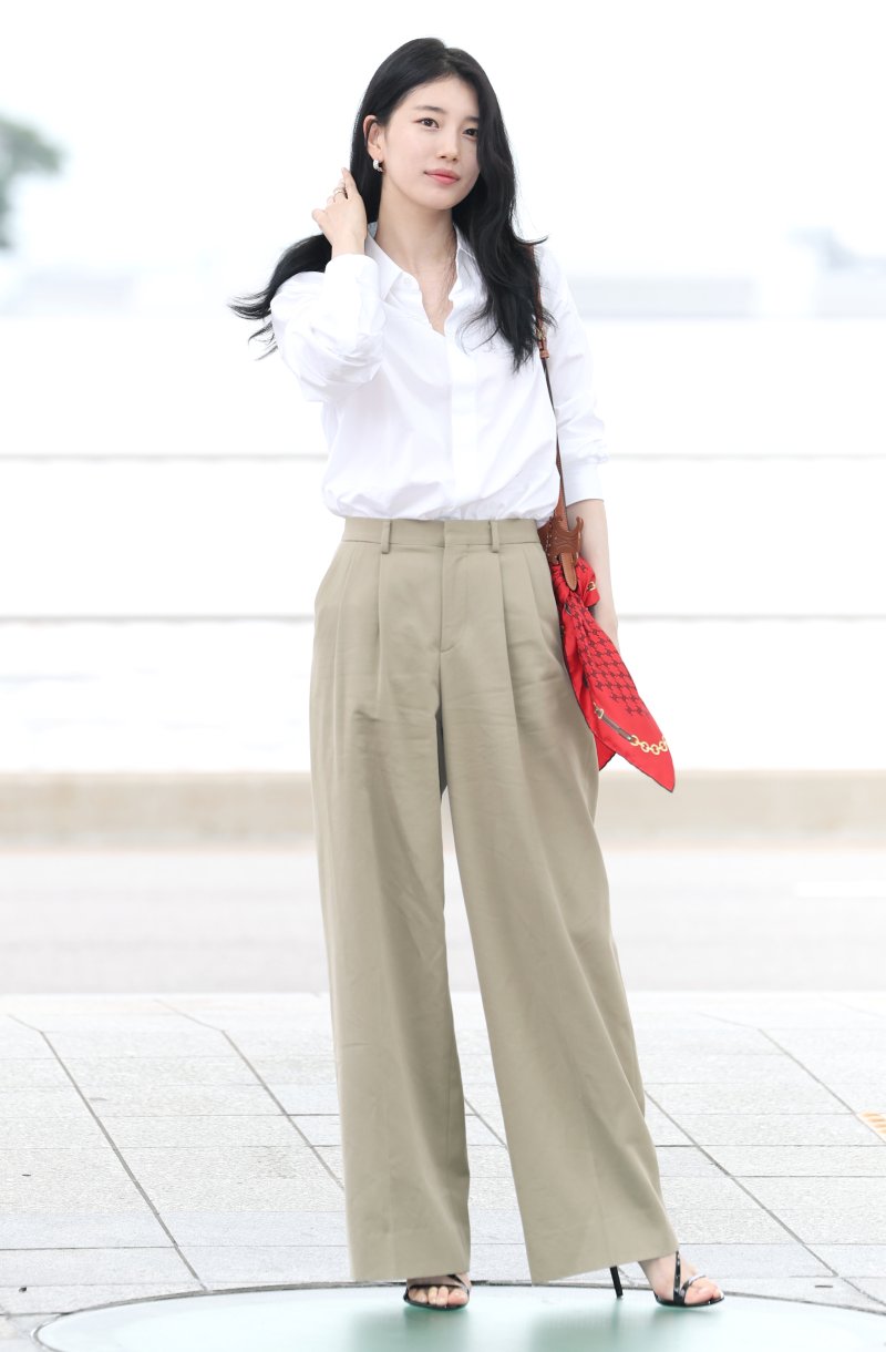 수지, 파리 출국…‘꾸안꾸’ 청순 미모 빛났다