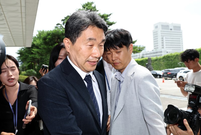 이주호 교육부 장관이 4일 오후 서울 서초구 서울고등검찰청에 마련된 내란특검에 출석하고 있다. 2025.7.4/뉴스1 ⓒ News1 구윤성 기자