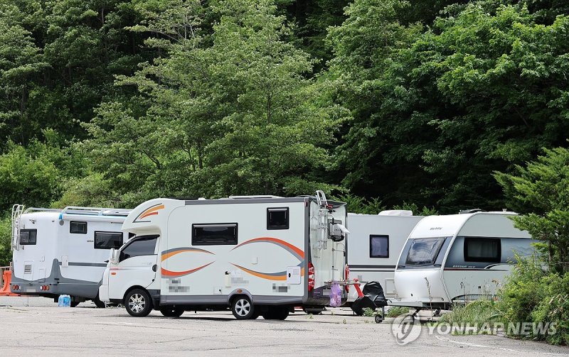 폭염과 열대야에 대관령으로 몰려든 캠핑카 (출처=연합뉴스)