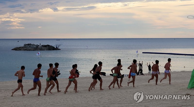 운동으로 극복하는 열대야 (출처=연합뉴스)