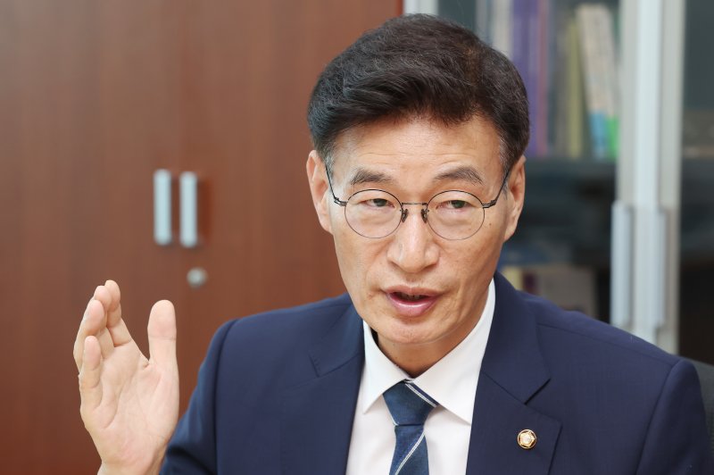 메이저 바카라사이트 홈런 국회의원(더불어민주당·제주 제주시 갑)이 서울 여의도 국회 의원회관에서 메이저 바카라사이트 홈런1과 인터뷰를 하고 있다. 2024.6.5/메이저 바카라사이트 홈런1 ⓒ News1 김민지 기자