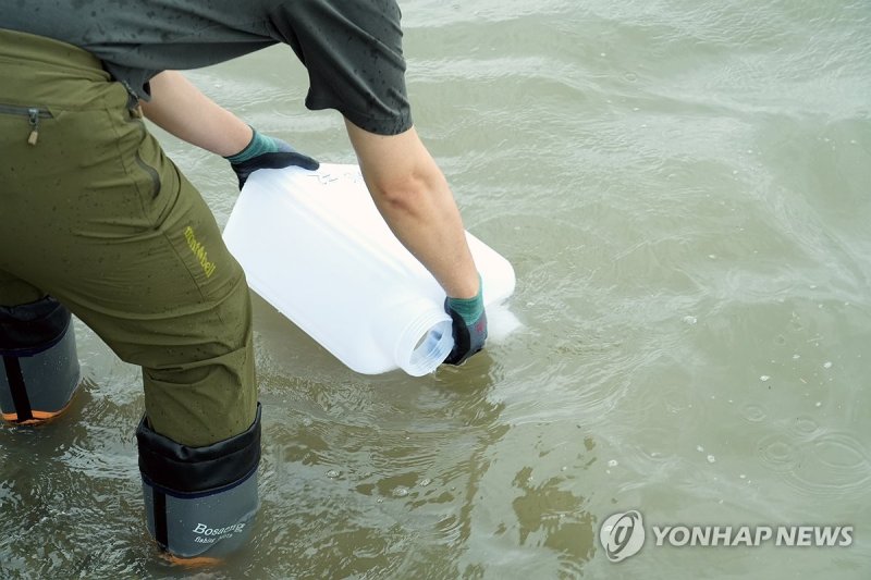원안위, '북한 우라늄공장 폐수' 조사…강화도 시료 채취 (출처=연합뉴스)