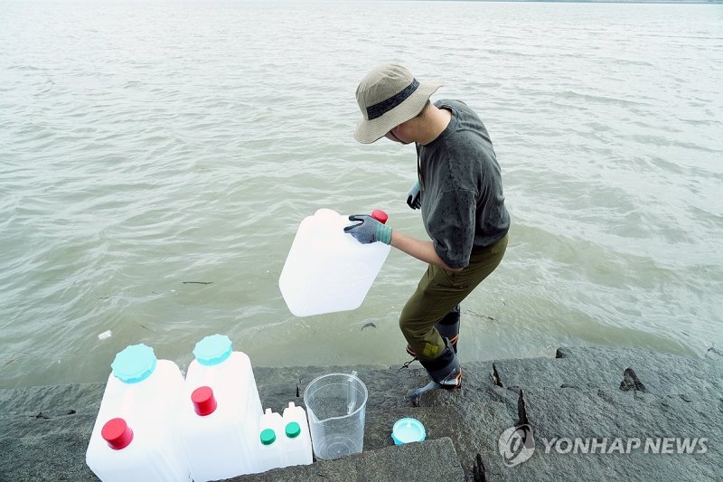 원안위, '북한 우라늄공장 폐수' 조사…강화도 시료 채취 (출처=연합뉴스)