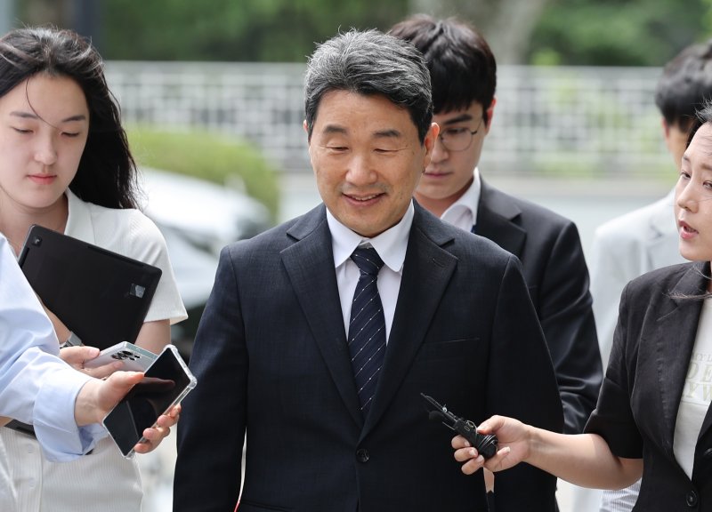 [서울=바카라 용어] 김진아 기자 = 이주호 교육부 바카라 용어이 12·3 비상계엄 관련 내란 혐의를 수사 중인 특검에 조사를 받기 위해 4일 오후 서울 서초구 서울고등검찰청으로 출석하고 있다. 2025.07.04. bluesoda@newsis.com