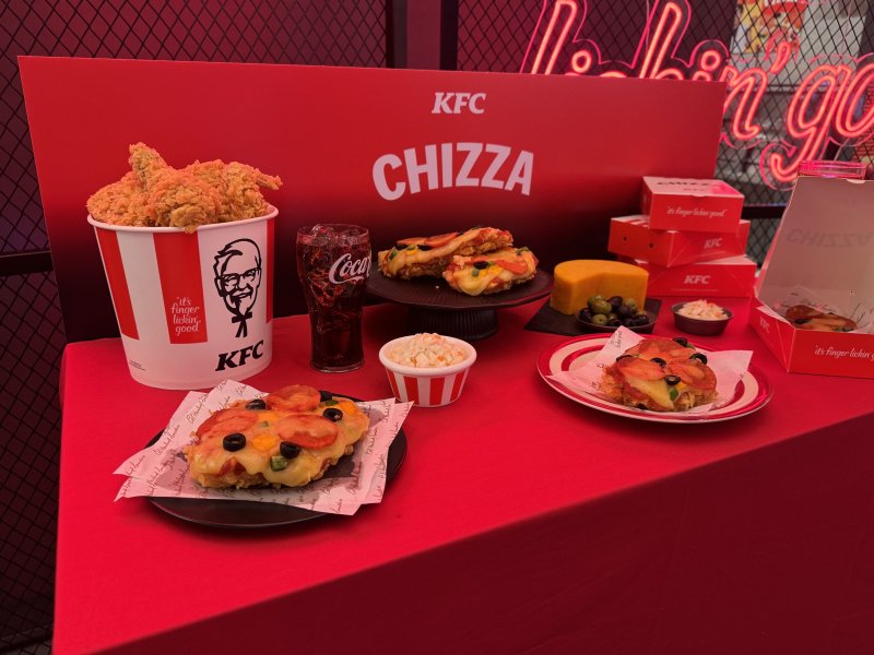 KFC 건대입구역점에서 열린 기자간담회 현장에 신제품 '켄치짜'가 전시돼 있다.뉴스1 ⓒ News1 이강 기자