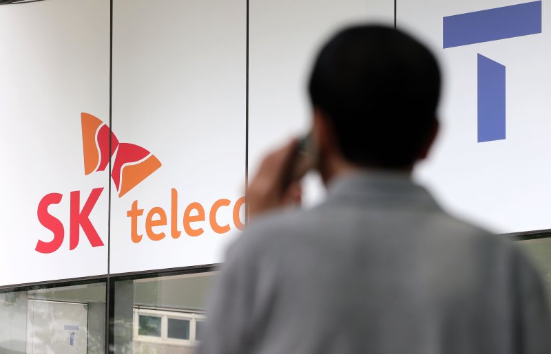 [서울=뉴시스] 홍효식 기자 = SK텔레콤 유심 해킹 사태 관련 민관합동조사단이 조사 결과를 발표한 4일 서울 종로구 SK텔레콤 대리점 모습. 2025.07.04. yesphoto@newsis.com