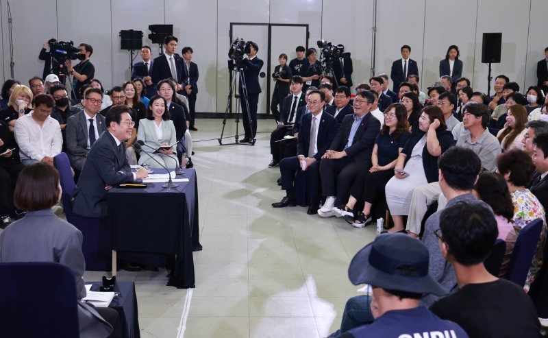 李 대통령 "7년간 신불자로 살 수 있겠나…정리해주는 것이 낫다"
