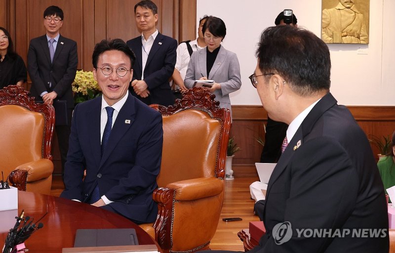 김민석 국무총리와 환담하는 우원식 국회의장 (출처=연합뉴스)
