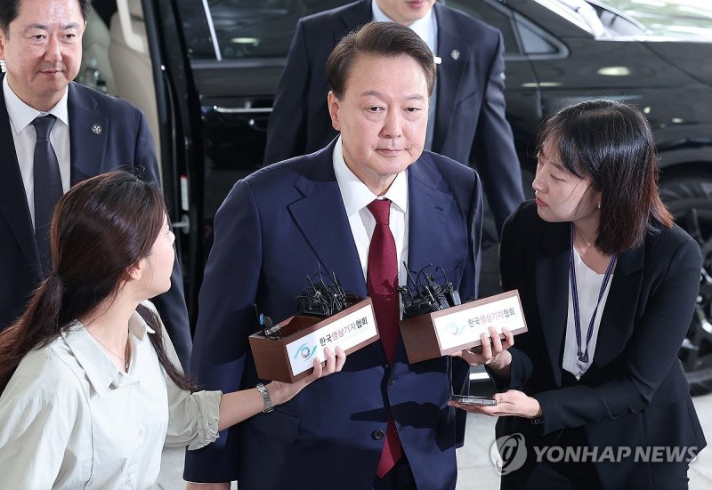 尹 2차 소환 앞둔 내란특검 "체포방해 혐의는 박창환 총경 조사가 원칙"
