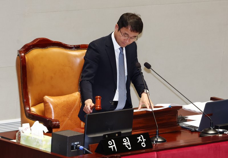 "비수도권 3만원 더"...전국민에 15~55만원 지급 [추경 31.8조 확정]