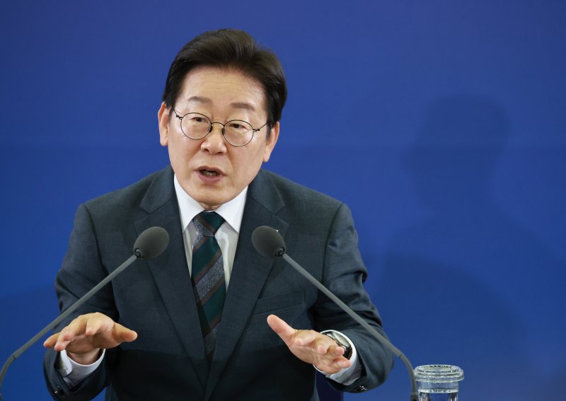 [대전=뉴시스] 고범준 기자 = 이재명 대통령이 4일 대전컨벤션센터에서 열린 '충청에서 듣다, 충청 타운홀 미팅'에서 발언하고 있다. (대통령실통신사진기자단) 2025.07.04. bjko@newsis.com