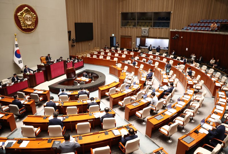 소비쿠폰 2.4조 늘린 추경, 본회의 앞둬..野, 항의불참 예정