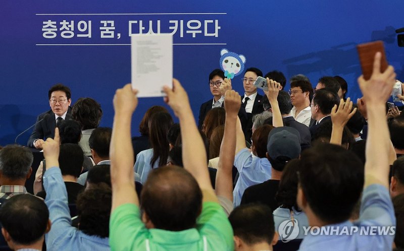 李대통령 "세종 제2집무실 가능…대통령실 이전도 최대한 빨리"