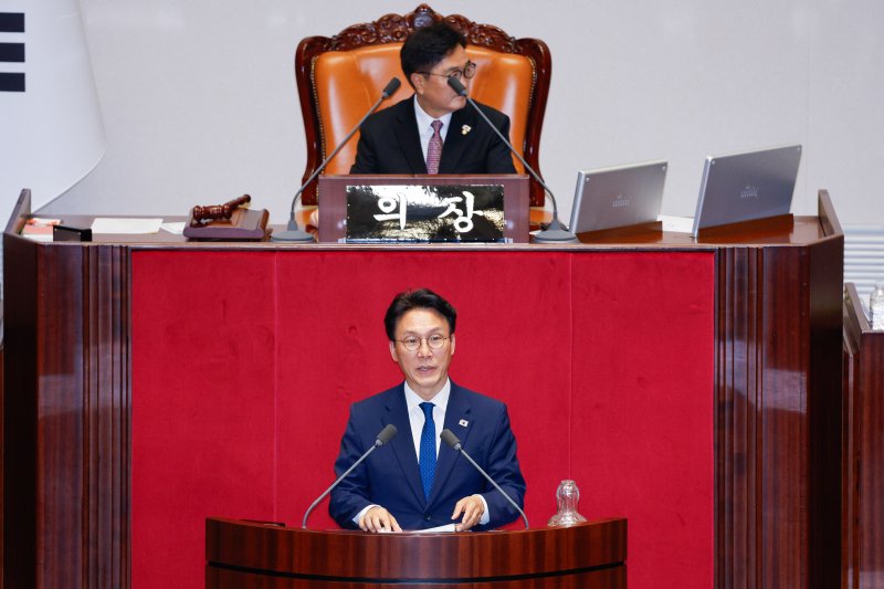 김민석 국무총리가 4일 오후 서울 여의도 국회에서 열린 제426회 국회(임시회) 제5차 본페스타토토에서 2025년도 제2회 추가경정예산안 통과에 대한 정부측 인사말을 하고 있다. 2025.7.4/뉴스1 ⓒ News1 안은나 기자