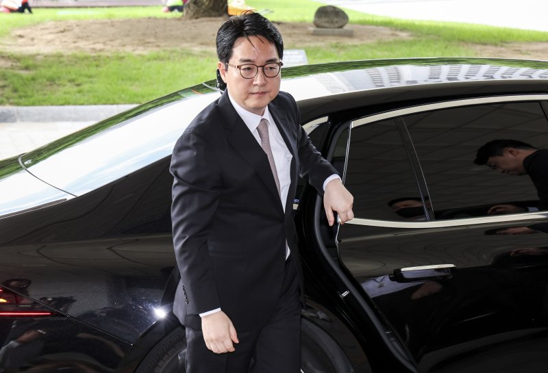 [서울=코난카지노] 조성우 기자 = 사의를 표명한 심우정 검찰총장이 2일 오전 서울 서초구 대검찰청으로 출근하고 있다. 2025.07.02. xconfind@newsis.com
