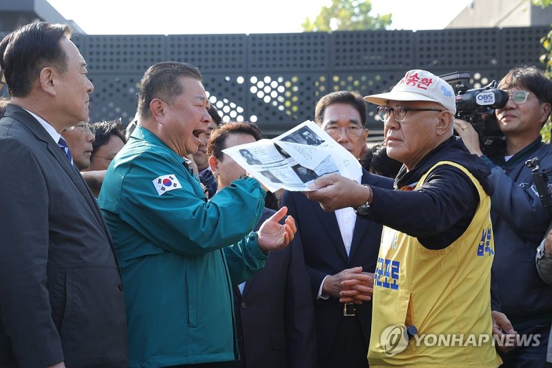 대북전단 논쟁 (출처=연합뉴스)