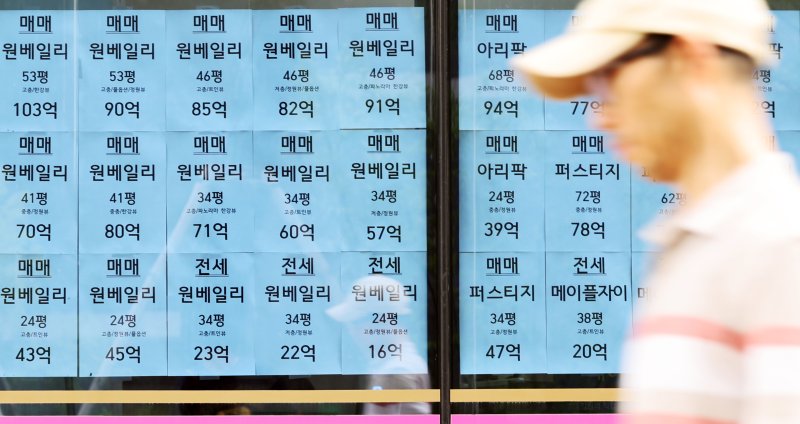 1일 서울 시내의 한 공인중개사무소에 매물 안내문이 붙여져 있다. 2025.7.1/메이저카지노사이트1 ⓒ News1 황기선 기자