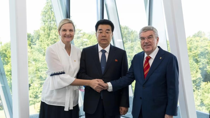 김일국 북한 체육상(중앙)과 바흐 전 IOC 위원장(오른쪽), 코번트리 IOC 위원장 (출처=연합뉴스)