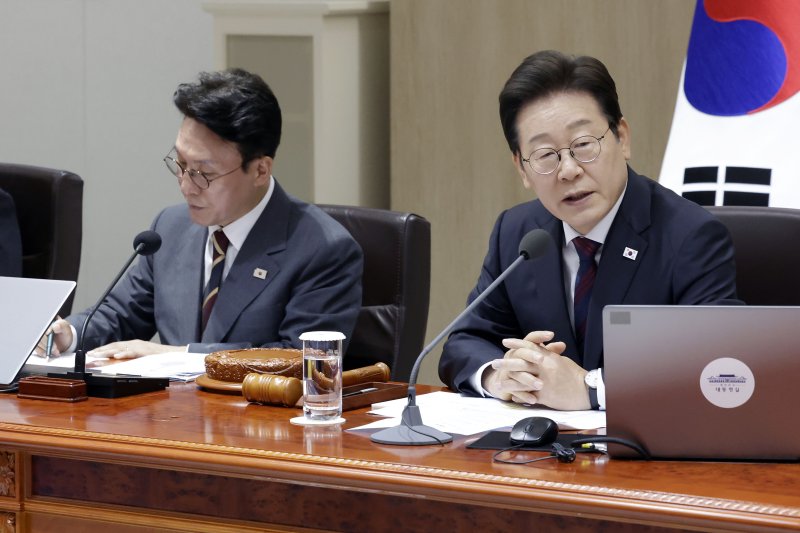 [서울=뉴시스] 최동준 기자 = 이재명 대통령이 5일 서울 용산 대통령실 청사에서 열린 국무회의에서 발언하고 있다. 2025.07.05. photocdj@newsis.com <저작권자ⓒ 공감언론 뉴시스통신사. 무단전재-재배포 금지. alt=