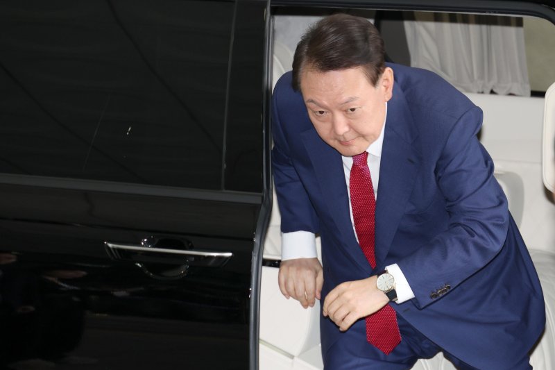 [서울=뉴시스] 배훈식 기자 = 윤석열 전 대통령이 5일 오전 서초구 서울고등검찰청에 마련된 내란특검에서 2차 대면카지노 룰렛 사이트를 받기 위해 출석하고 있다. (공동취재) 2025.07.05. photo@newsis.com