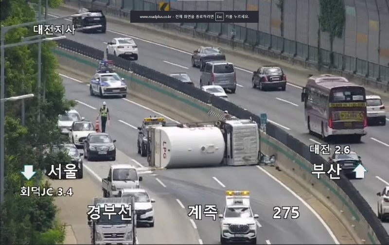 대전 경부고속사이다카지노 교통 사고 현장. (사이다카지노공사 CCTV 갈무리, 재판매 및 DB금지) / 뉴스1