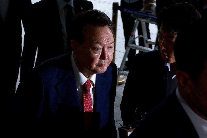 [서울=뉴시스] 배훈식 기자 = 윤석열 전 대통령이 5일 오전 서초구 서울고등검찰청에 마련된 내란특검에서 2차 대면카지노 룰렛 사이트를 받기 위해 출석하고 있다. (공동취재) 2025.07.05. photo@newsis.com