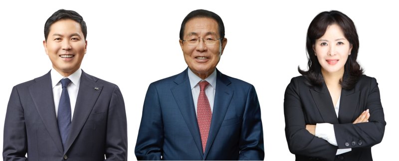 [서울=뉴시스] (왼쪽부터) 윤상현 바카라 에볼루션홀딩스 대표이사 부회장, 윤동한 바카라 에볼루션그룹 회장, 윤여원 바카라 에볼루션비앤에이치 대표이사 사장. *재판매 및 DB 금지