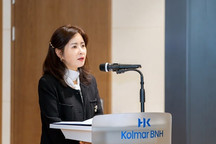 [서울=뉴시스] 윤여원 바카라 에볼루션비앤에이치 대표가 6일 석오빌딩에서 열린 창립 20주년 기념행사에서 인사말을 하고 있다. (사진=바카라 에볼루션비앤에이치 제공) *재판매 및 DB 금지