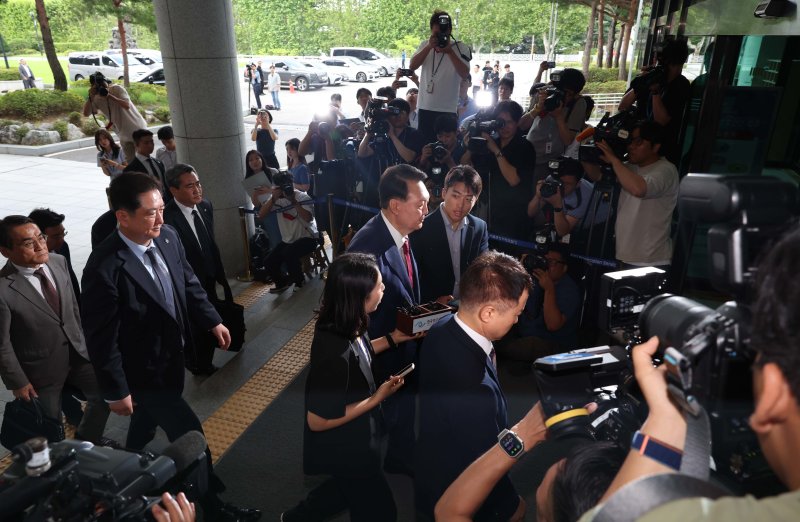윤석열 전 대통령이 5일 오전 서초구 서울고등검찰청에 마련된 내란특검에서 2차 대면조사를 받기 위해 출석하고 있다. (공동취재) 2025.7.5/칼리토토1 ⓒ News1 구윤성 기자