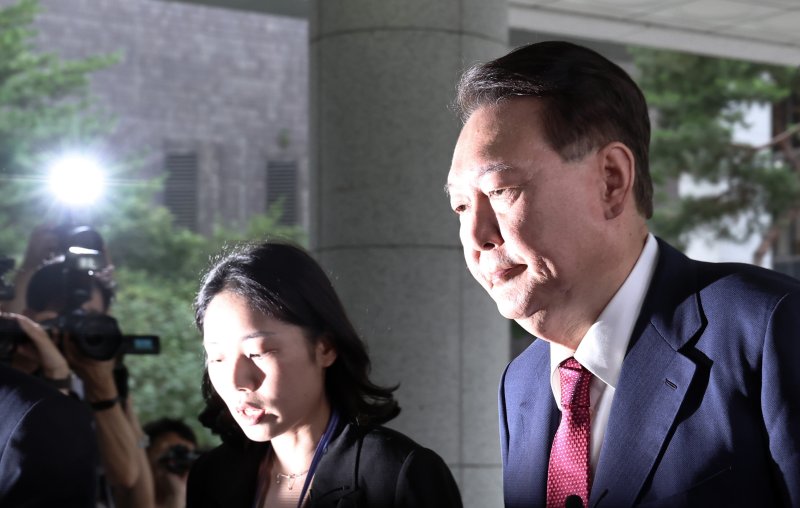 윤석열 전 대통령이 5일 오전 서초구 서울고등검찰청에 마련된 내란특검에서 2차 대면조사를 받기 위해 출석하고 있다. 2025.7.5/칼리토토1 ⓒ News1 구윤성 기자