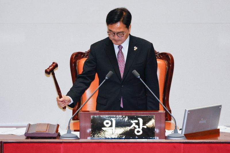 우원식 국회의장이 4일 오후 서울 여의도 국회에서 열린 제426회국회(임시회) 제5차 본회의에서 2025년도 제2회 추가경정예산안을 상정하고 있다. 2025.7.4/꽁 머니 카지노1 ⓒ News1 안은나 기자