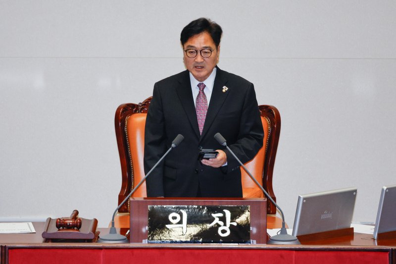 우원식 국회의장이 4일 오후 서울 여의도 국회에서 열린 제426회국회(임시회) 제5차 본회의에서 다른 정당들이 들어올 때까지 기다리겠다며 발언하고 있다. 2025.7.4/꽁 머니 카지노1 ⓒ News1 안은나 기자
