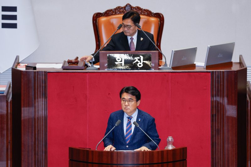 황운하 조국혁신당 의원이 4일 오후 서울 여의도 국회에서 열린 제426회국회(임시회) 제5차 본회의에서 2025년도 제2회 추가경정예산안 관련 토론을 하고 있다. 2025.7.4/꽁 머니 카지노1 ⓒ News1 안은나 기자