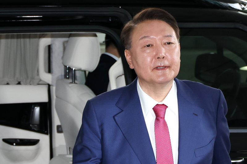[서울=뉴시스] 배훈식 기자 = 윤석열 전 게임룸 토토이 5일 오전 서초구 서울고등검찰청에 마련된 내란특검에서 2차 대면조사를 받기 위해 출석하고 있다. (공동취재) 2025.07.05. photo@newsis.com