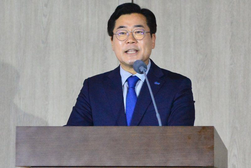 [청주=뉴시스] 서주영 기자 = 팔로우 토토 더불어민주당 당대표 예비후보가 29일 오후 충북 청주시 오스코에서 열린 더민주전국혁신회의 2025 전국대회에서 인사말을 하고 있다. 2025.06.29. juyeong@newsis.com
