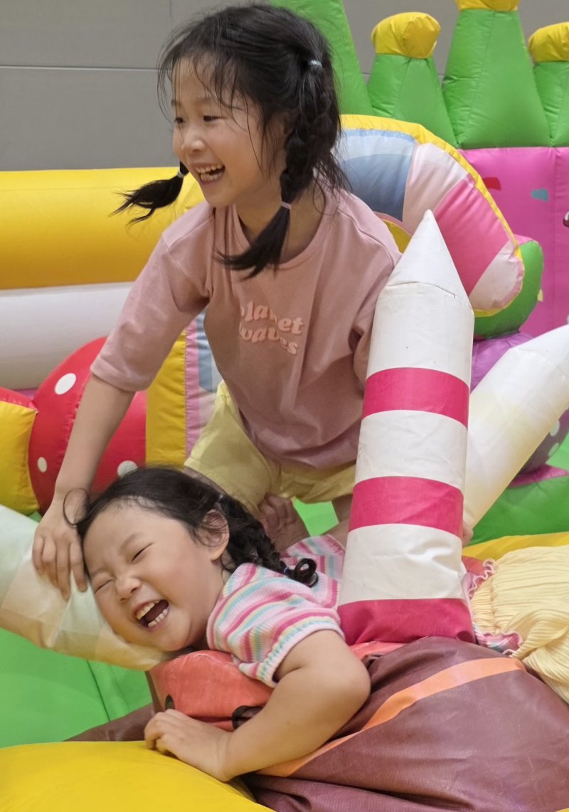 5일 개막돼 이틀간 경북 인터넷 바카라에서 열리는 '썸머 페스티벌:키즈바캉스'에 참여한 어린이들이 키즈 챌린지 바운스에서 즐거운 시간을 보내고 있다. 2025.7.5/뉴스1마련한 마약중독 예방 OX게임을 하고 있다. 2025.7.5/뉴스1 ⓒ News1 정우용 기자