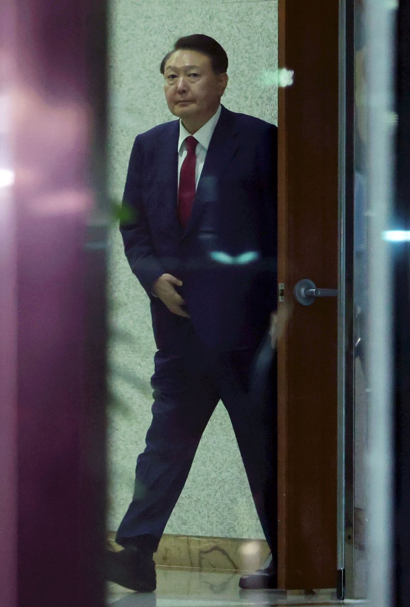 [서울=뉴시스] 홍효식 기자 = 윤석열 전 대통령이 5일 오후 서울 서초구 서울고등검찰청에 마련된 내란특검 사무실에서 2차 대면 호빵맨토토를 마친 뒤 귀가하고 있다. 2025.07.06. yesphoto@newsis.com