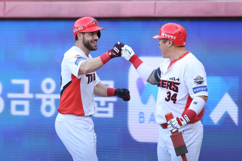 “이제 테스형을 잊어야 할 때” … 위즈덤 영양가 논란 끝, 명품 3루 수비까지 대박이네