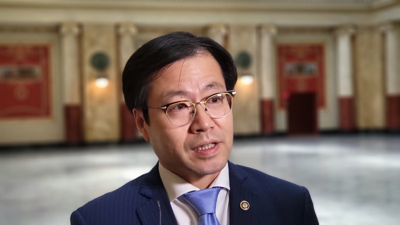 도널드 트럼프 미국 행정부가 무역 상대국에 부과한 상호관세의 유예 기간 종료(7월 9일)가 나흘 앞으로 다가온 5일(현지시간), 여한구 산업통상자원부 통상교섭판도라토토이 미국 워싱턴DC 유니온스테이션에서 기자들과 만나 질문에 답하고 있다. 2025.07.05 ⓒ News1 류정민 특파원