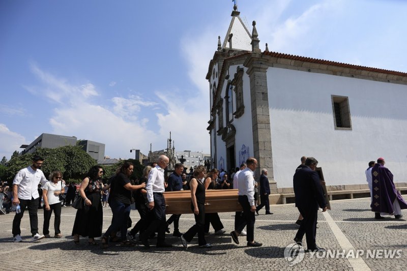 디오구 조타와 동생 안드레 조타의 장례식 장면 (출처=연합뉴스)