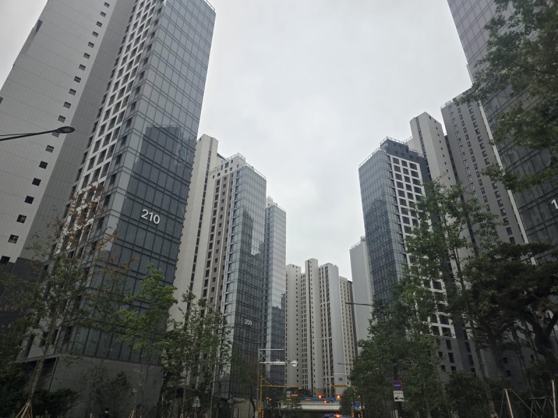 대출 규제에 전세시장도 냉랭…"전세대출 안받으면 1억 낮춰줘" (출처=연합뉴스)