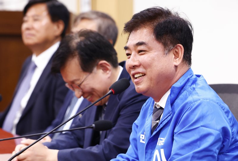 김병욱 더불어민주당 금융자본시장위원장이 16일 서울 여의도 국회 의원회관에서 열린 금융자본시장위원회 발대식에서 개회사를 하고 있다. 2025.5.16/뉴스1 ⓒ News1 김민지 기자