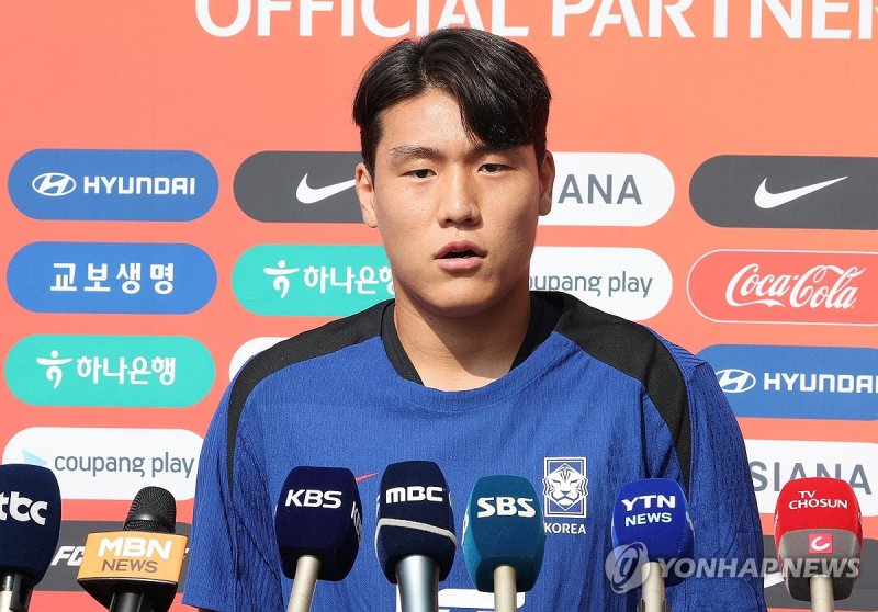 질문에 답하는 이호재 (출처=연합뉴스)