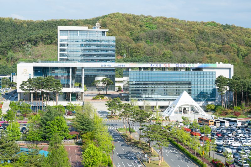중국 휴가 중 호텔에서 숨진 채 발견된 천안시 서북구청장