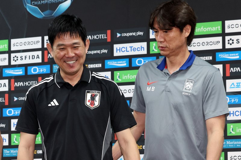 대한민국 홍명보 감독(오른쪽)과 일본 모리야스 하지메 감독이 6일 오후 경기도 용인미르스타디움에서 열린 2025 동아시아축구연맹(EAFF) E-1 챔피언십 남자부 공식 기자회견에 참석하고 있다. 2025.7.6/뉴스1 ⓒ News1 이동해 기자